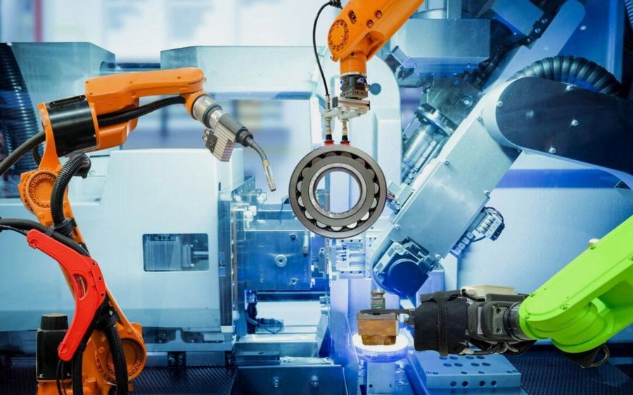 Bras robotisés sur une ligne de production